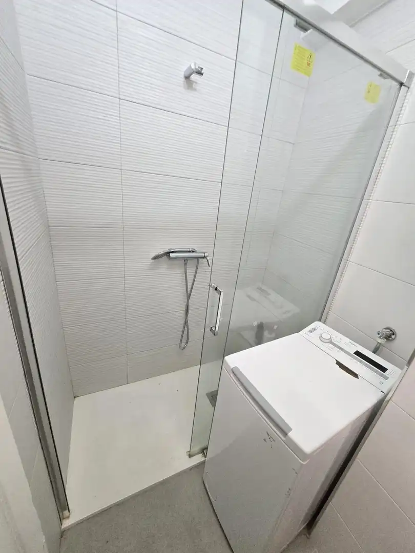 Bathroom of Flat for rent in Vigo   with Heating, Parquet flooring and Furnished