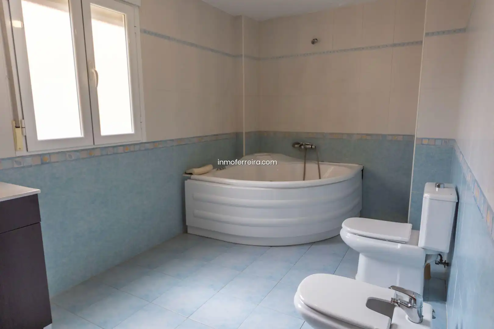 Bathroom of Houses for sale in Darro  with Storage room