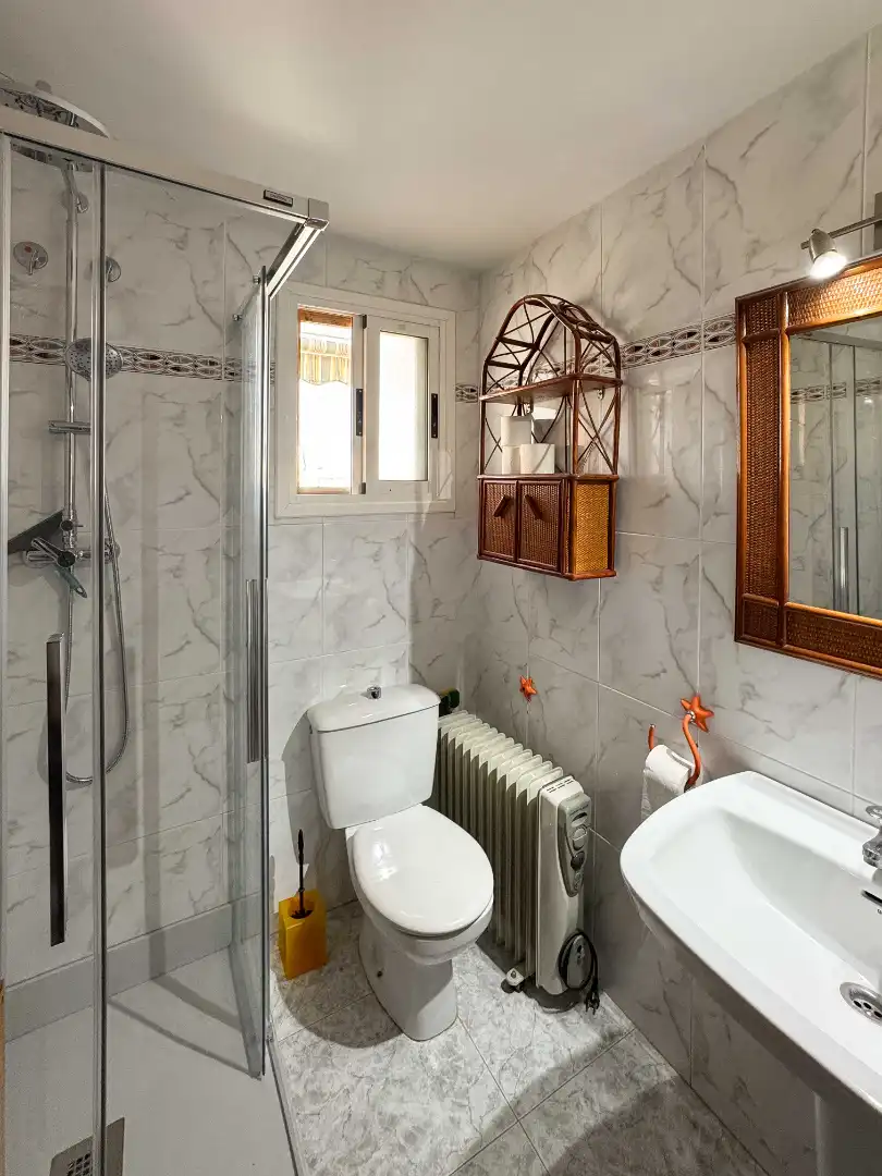 Bathroom of Apartments for rent in Dénia  with Air Conditioner, Terrace and Furnished