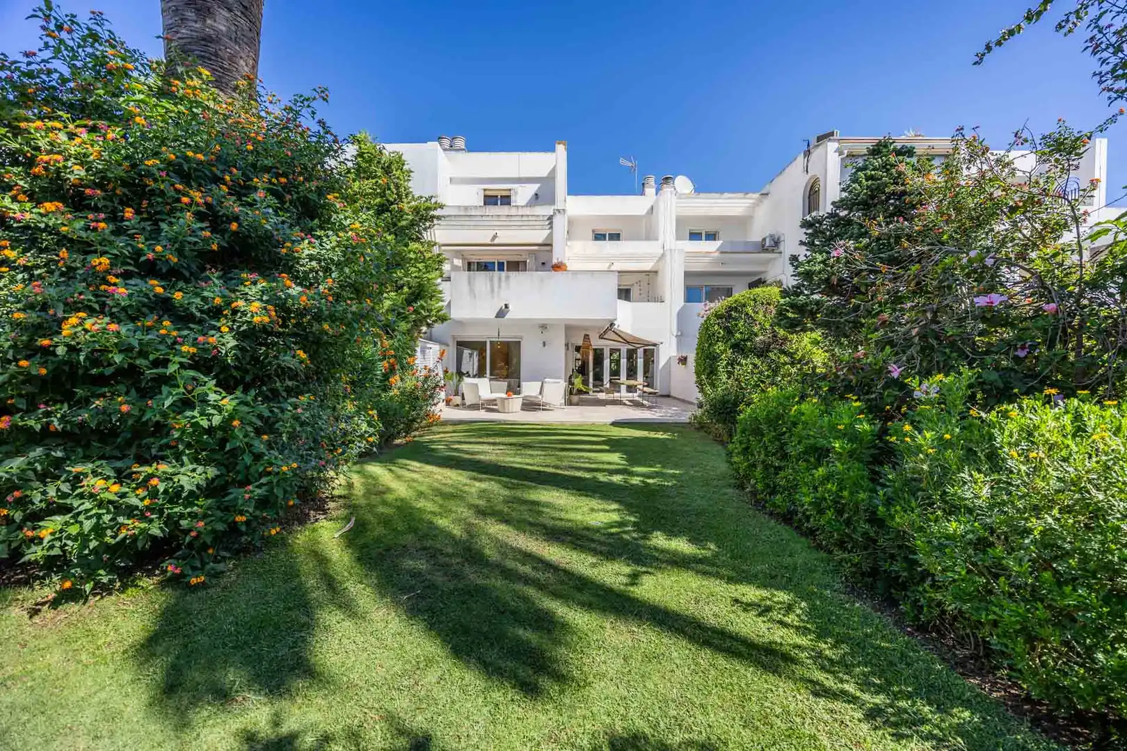 Garten von Erdgeschoss zum Verkauf in Sotogrande mit Klimaanlage, Privatgarten und Terrasse