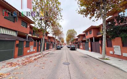 Exterior view of Single-family semi-detached for sale in Seseña  with Heating, Private garden and Terrace