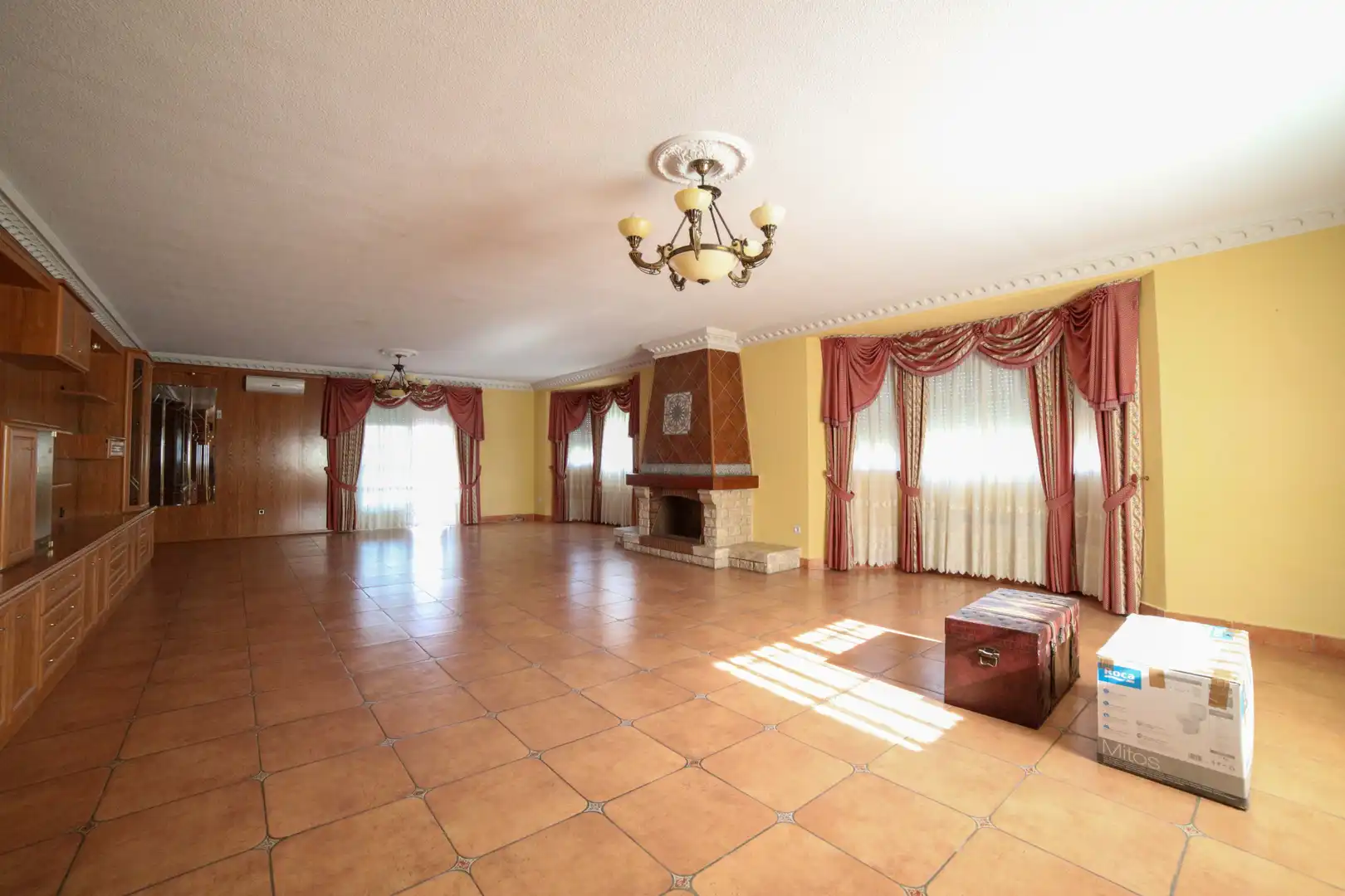 Sala d'estar de Casa o xalet en venda en Arroyomolinos (Madrid) amb Aire condicionat, Calefacció i Jardí privat
