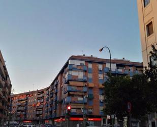 Vista exterior de Àtic de lloguer en  Sevilla Capital amb Aire condicionat, Terrassa i Es permeten mascotes