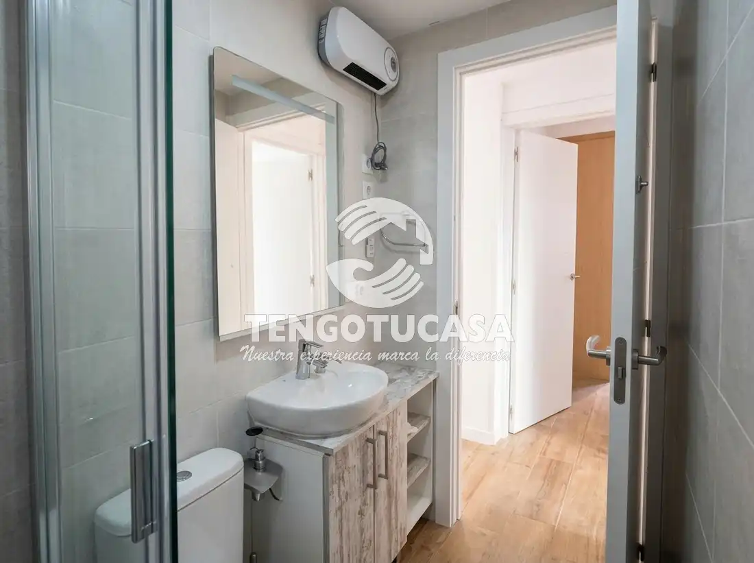 Piso en venta en Calle de María Teresa Sáenz de Heredia, 22, Ventas