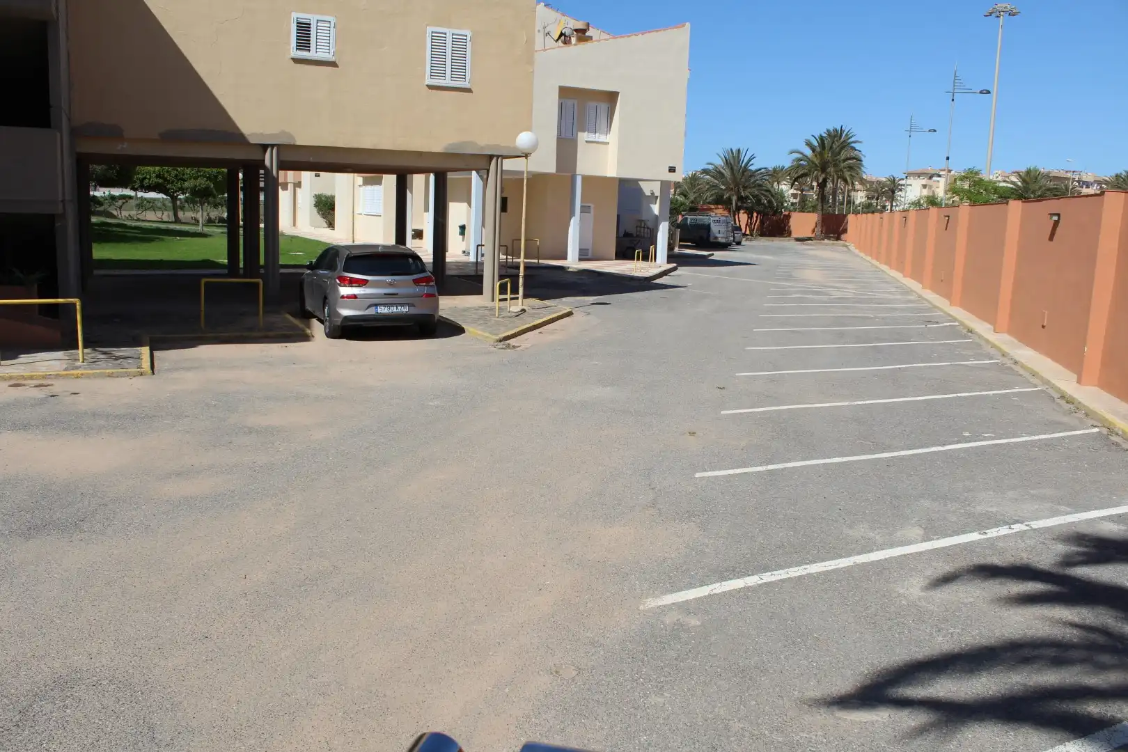 Parking de Apartamento en venta en Roquetas de Mar con Jardín privado, Trastero y Amueblado