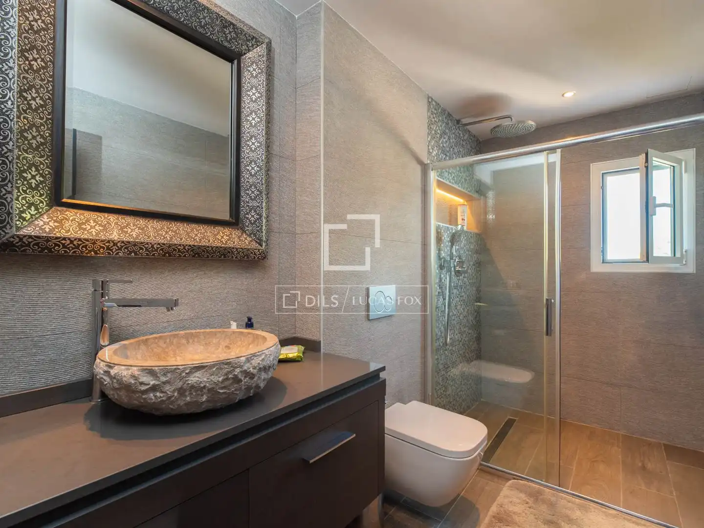 Bathroom of Houses for sale in Santa Eulària des Riu  with Air Conditioner, Heating and Private garden