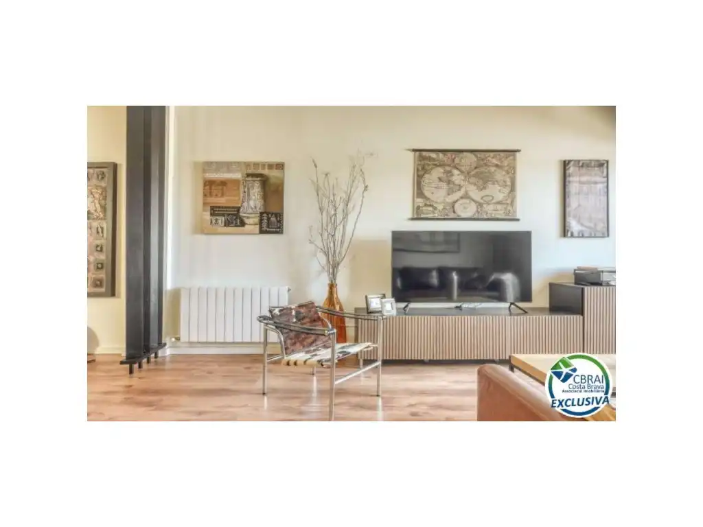 Living room of Duplexes for sale in Figueres  with Air Conditioner and Furnished