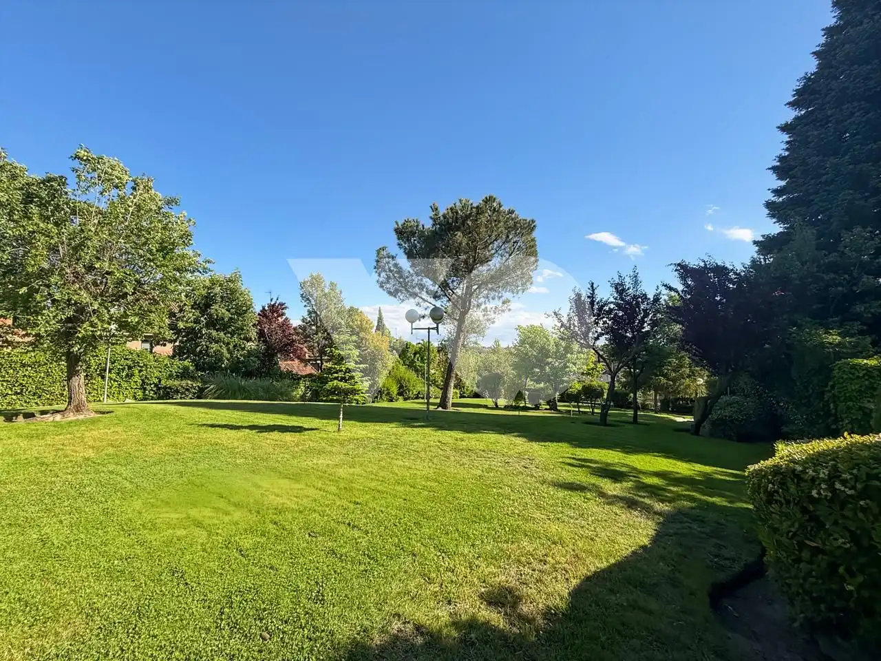 Casa adosada en venda en Majadahonda amb Aire condicionat, Calefacció i Jardí privat