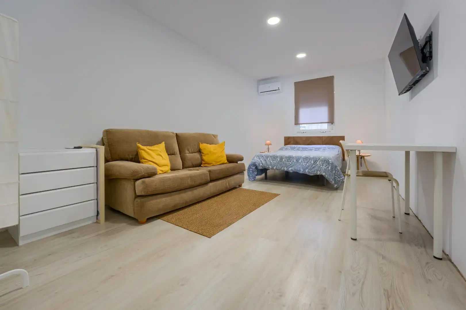Bedroom of Houses for sale in Tomares  with Air Conditioner, Private garden and Terrace