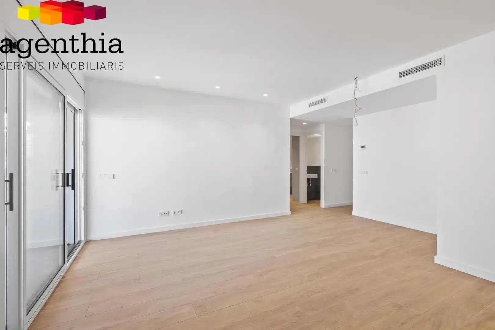 Bedroom of Flat for sale in Girona  with Air Conditioner, Heating and Terrace