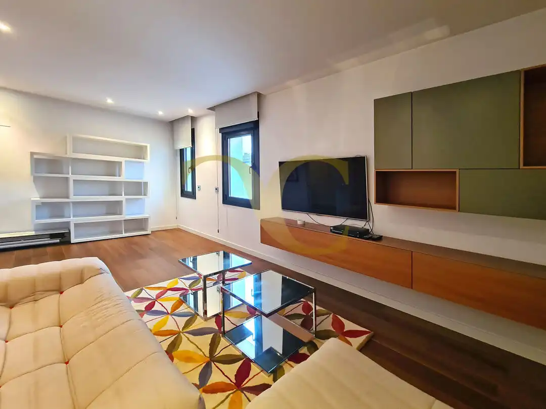 Sala d'estar de Casa o xalet en venda en Oviedo  amb Calefacció, Jardí privat i Terrassa