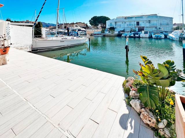 Casa adosada en Venta en Avinguda Port Canigó en Santa Margarita