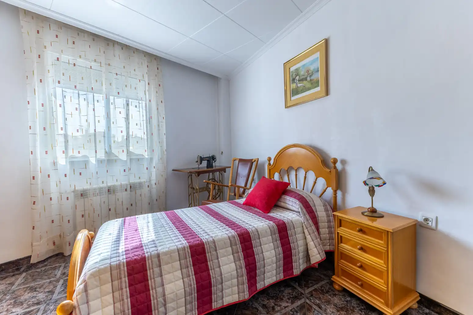 Dormitori de Casa o xalet en venda en Viver amb Terrassa i Moblat