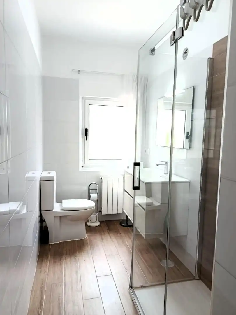 Badezimmer von Erdgeschoss zum Verkauf in Medio Cudeyo mit Heizung, Privatgarten und Terrasse