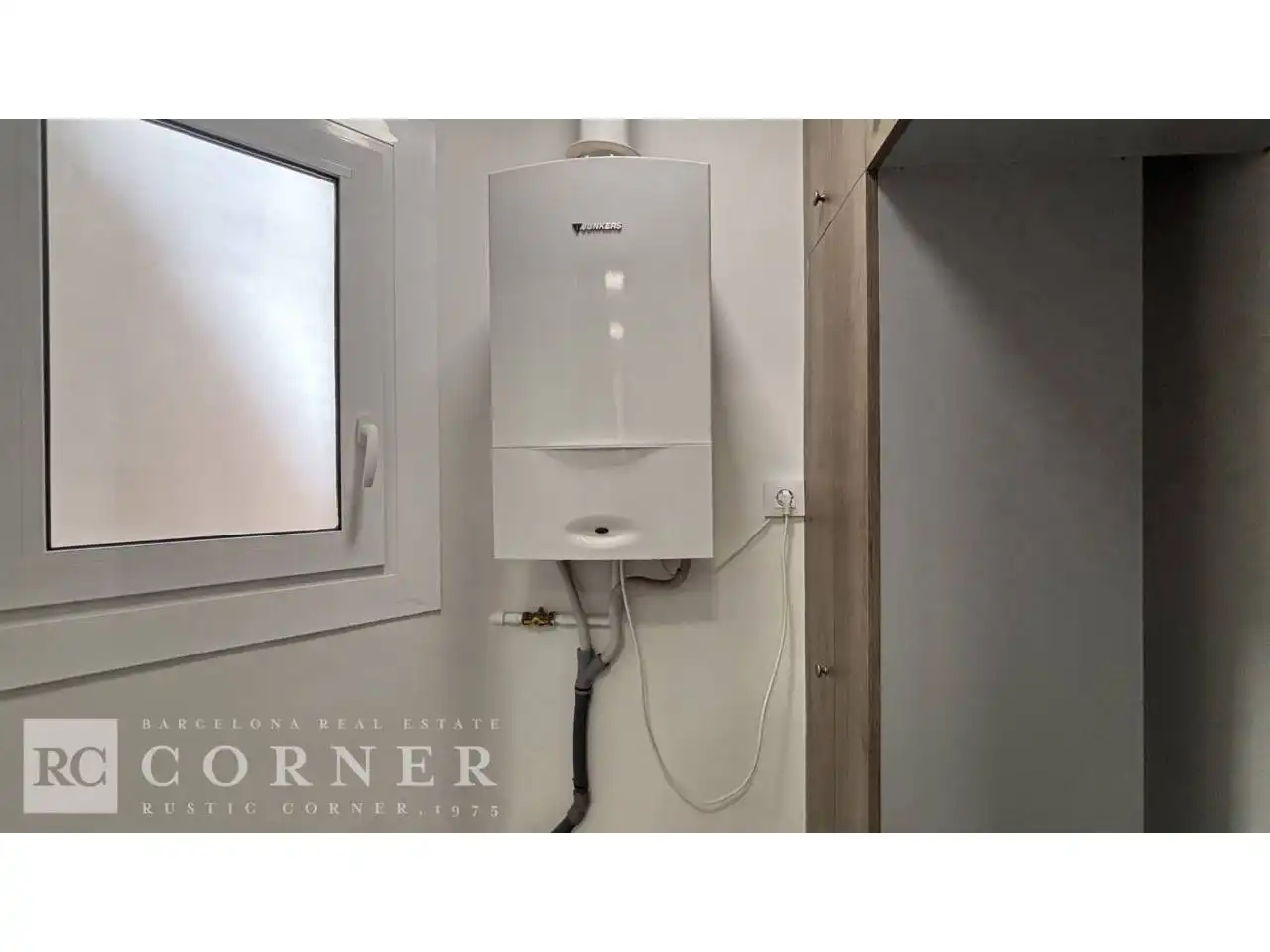 Bedroom of Attic for sale in Barcelona  with Air Conditioner, Heating and Parquet flooring