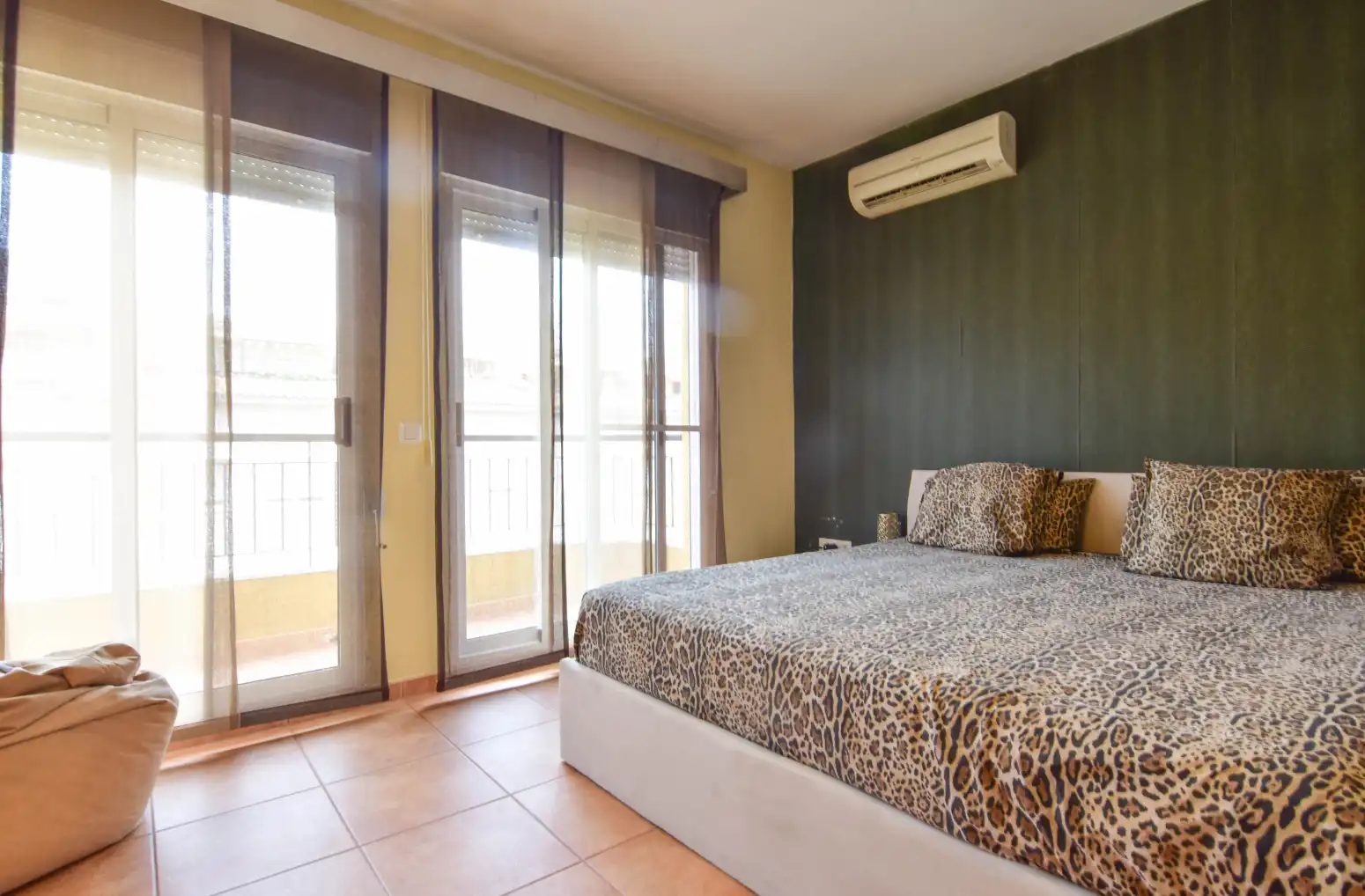 Habitación de Casa adosada en venta en Emperador con Aire acondicionado, Calefacción y Terraza