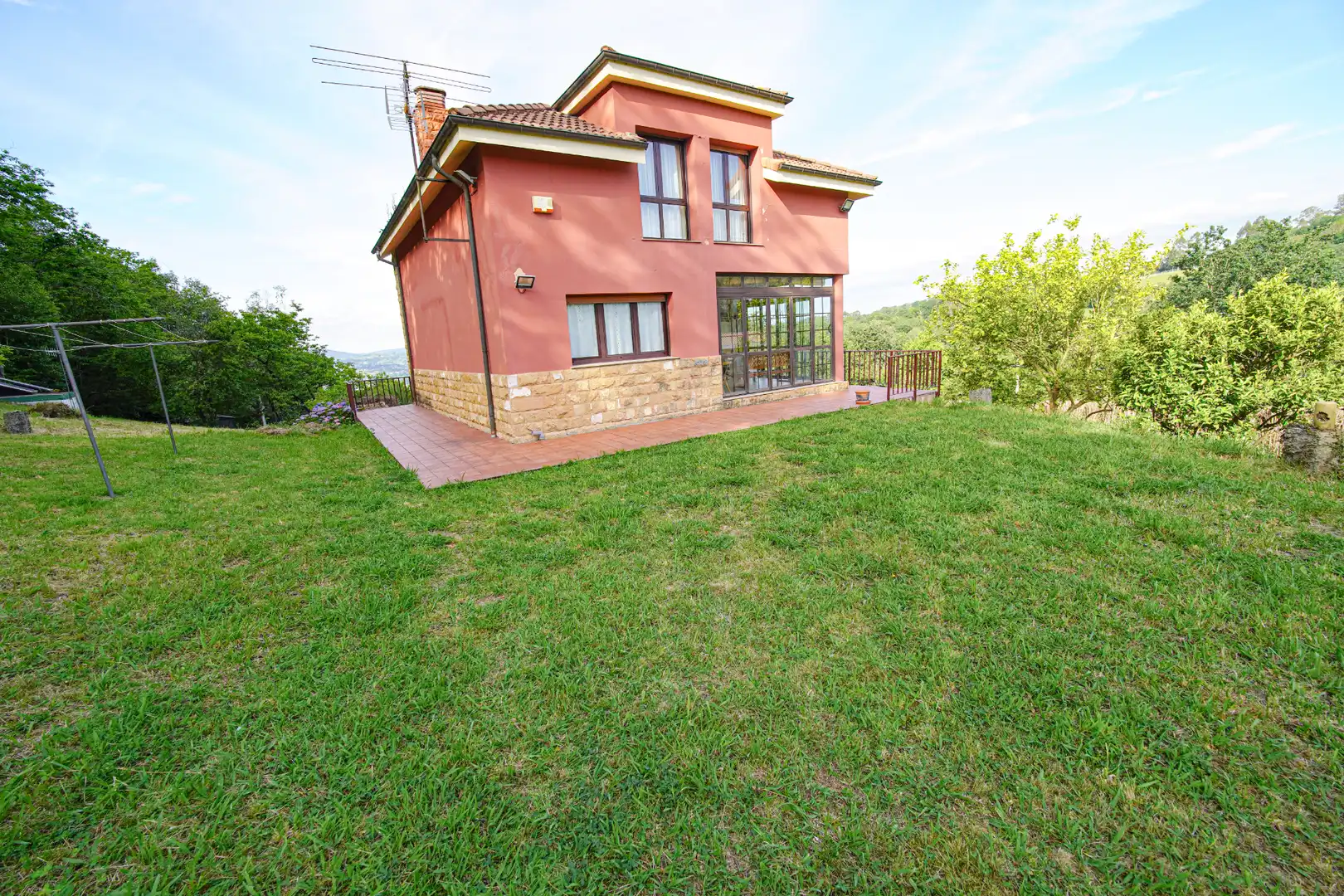 Vista exterior de Casa o xalet en venda en Siero amb Calefacció, Jardí privat i Parquet