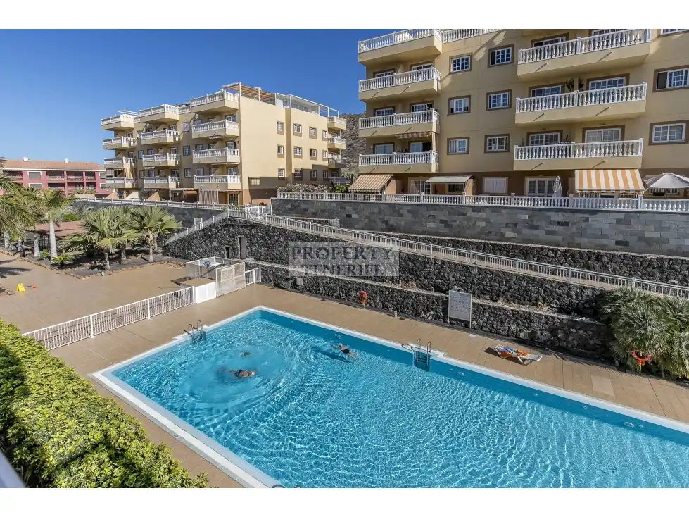 Vista exterior de Piso en venta en Arona con Terraza y Piscina