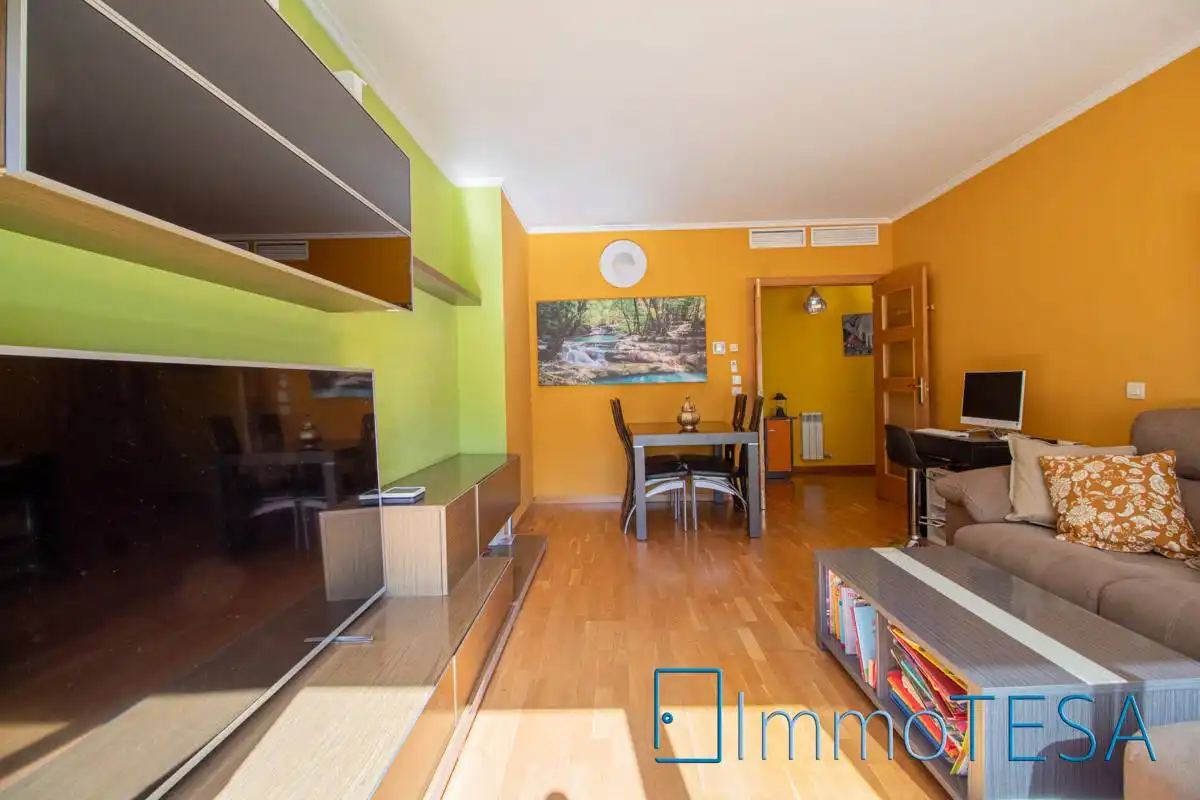 Sala d'estar de Pis en venda en Barberà del Vallès amb Aire condicionat, Calefacció i Parquet
