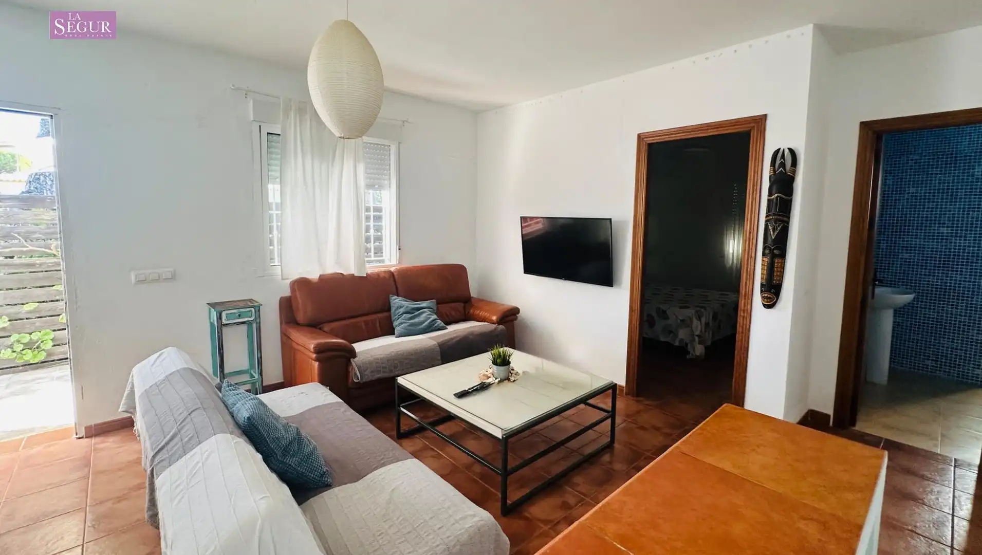 Sala d'estar de Casa o xalet en venda en Barbate amb Jardí privat, Terrassa i Moblat