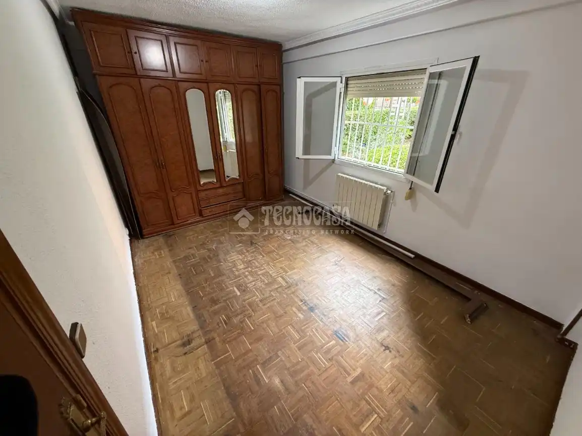 Bedroom of Flat for sale in Madrid