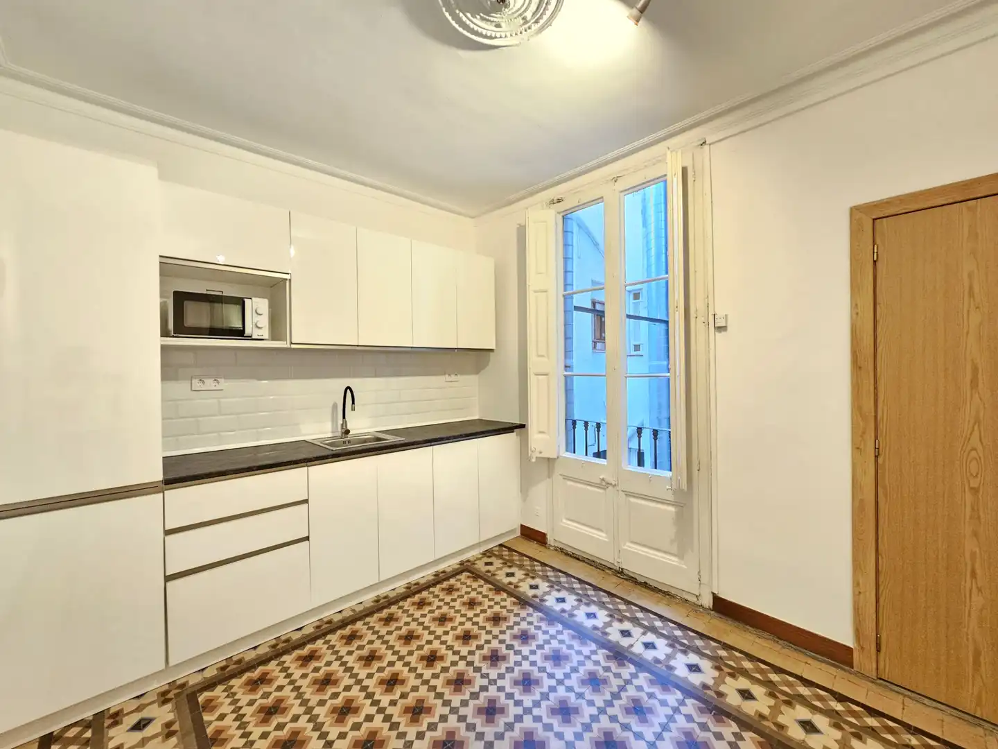 Cocina de Oficina de alquiler en Barcelona con Aire acondicionado, Calefacción y Balcón