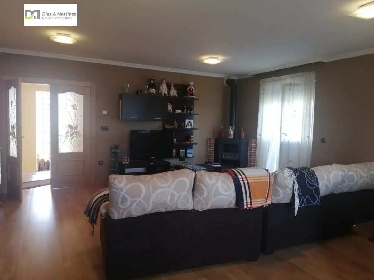 Sala de estar de Casa o chalet en venta en Santa Colomba de Curueño con Jardín privado, Parquet y Terraza