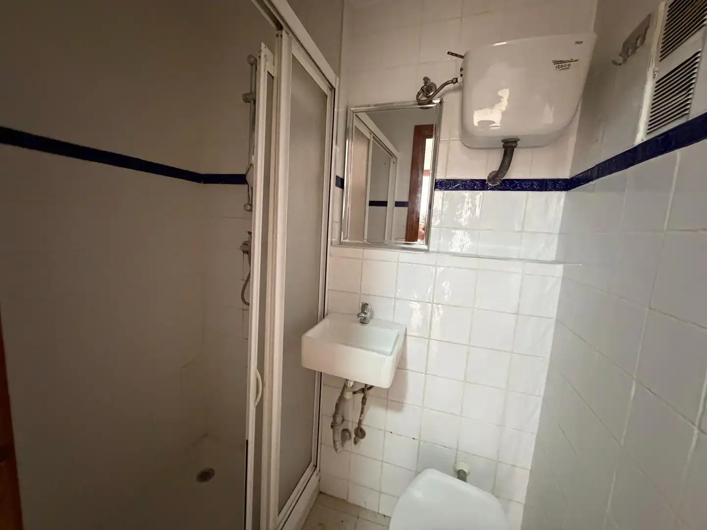 Bathroom of Buildings for sale in Alicante / Alacant