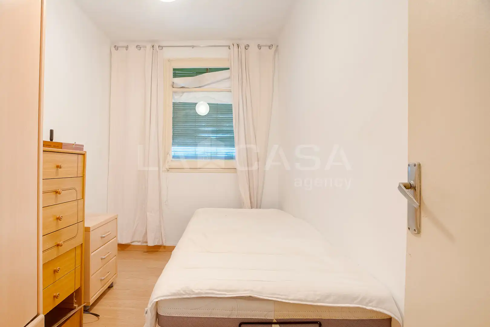 Schlafzimmer von Wohnung zum Verkauf in Cornellà de Llobregat