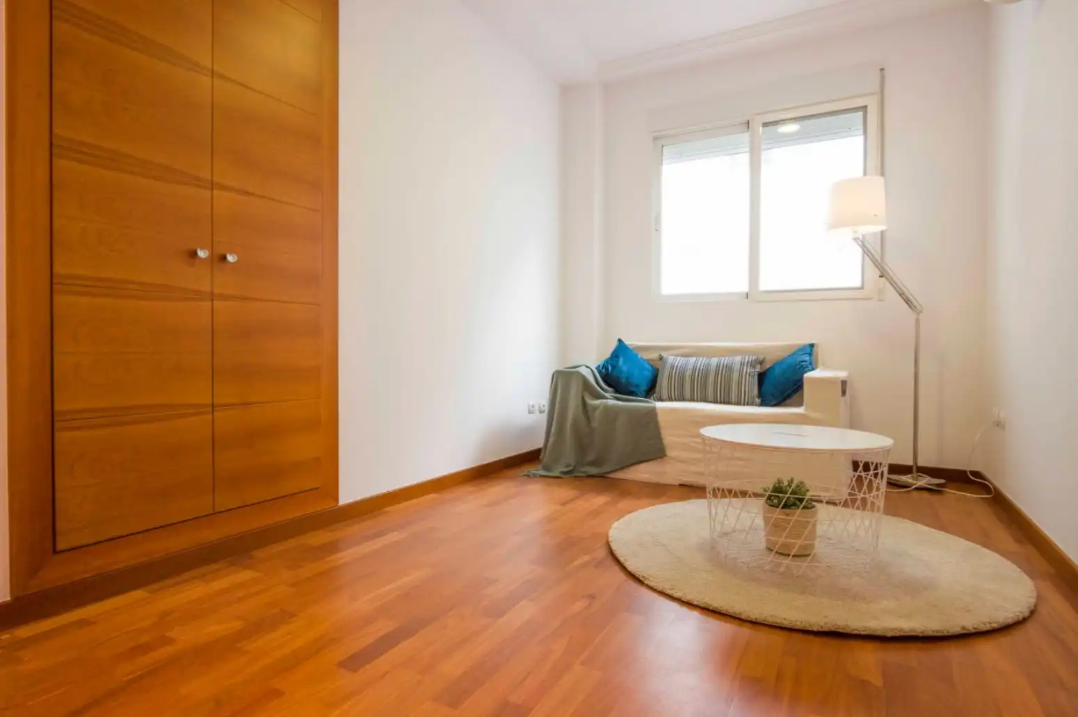 Schlafzimmer von Dachboden zum Verkauf in Rafelbuñol / Rafelbunyol mit Klimaanlage, Heizung und Parkett