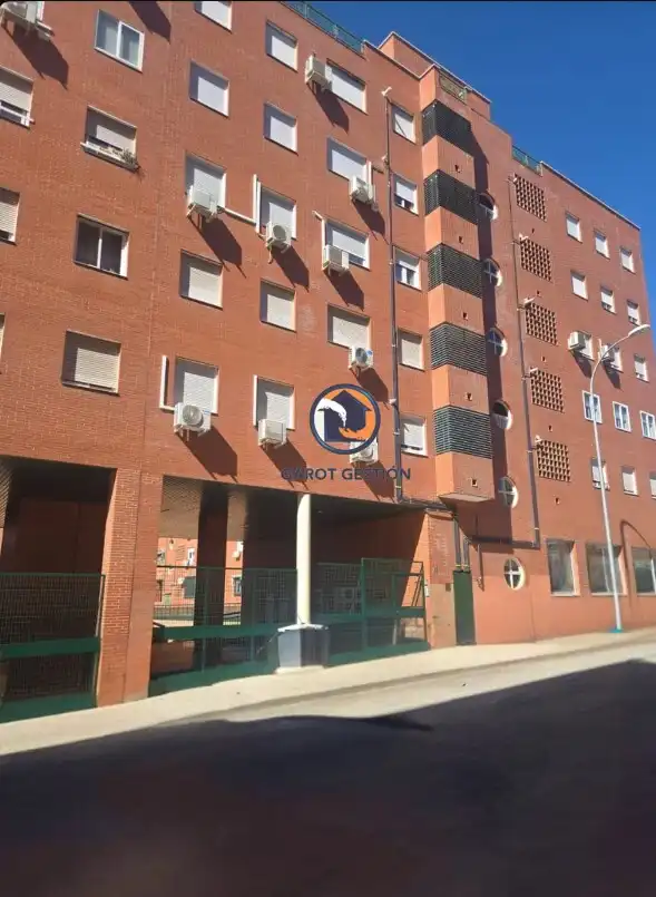 Vista exterior de Local en venda en Alcorcón amb Aire condicionat, Calefacció i Parquet