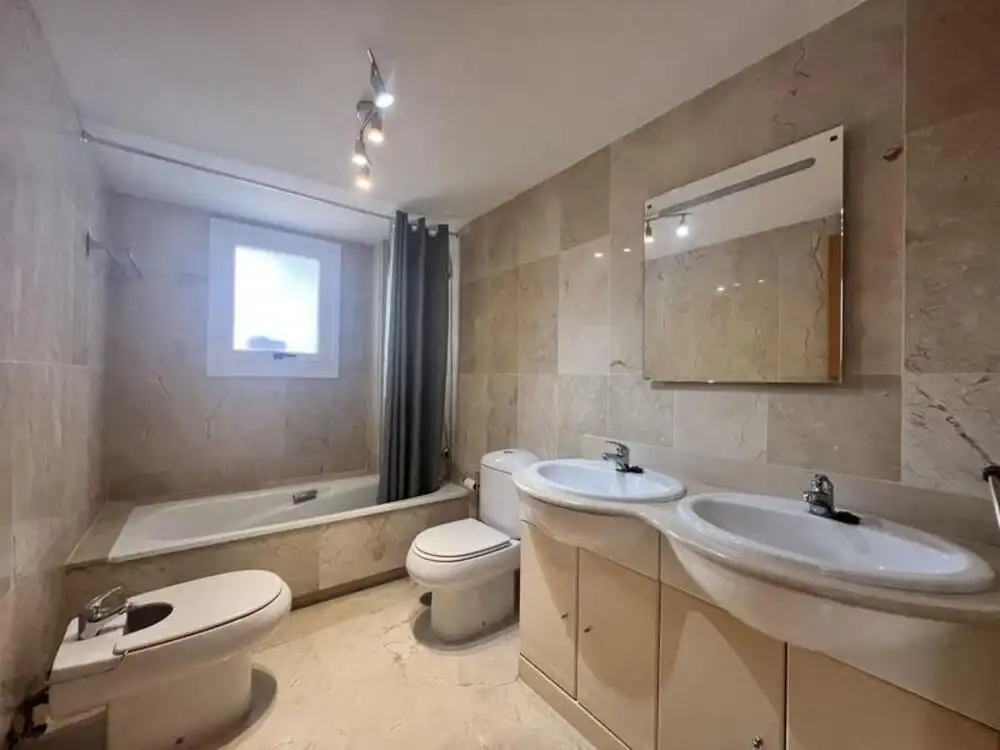 Bathroom of Apartments for rent in Marbella  with Air Conditioner, Heating and Terrace