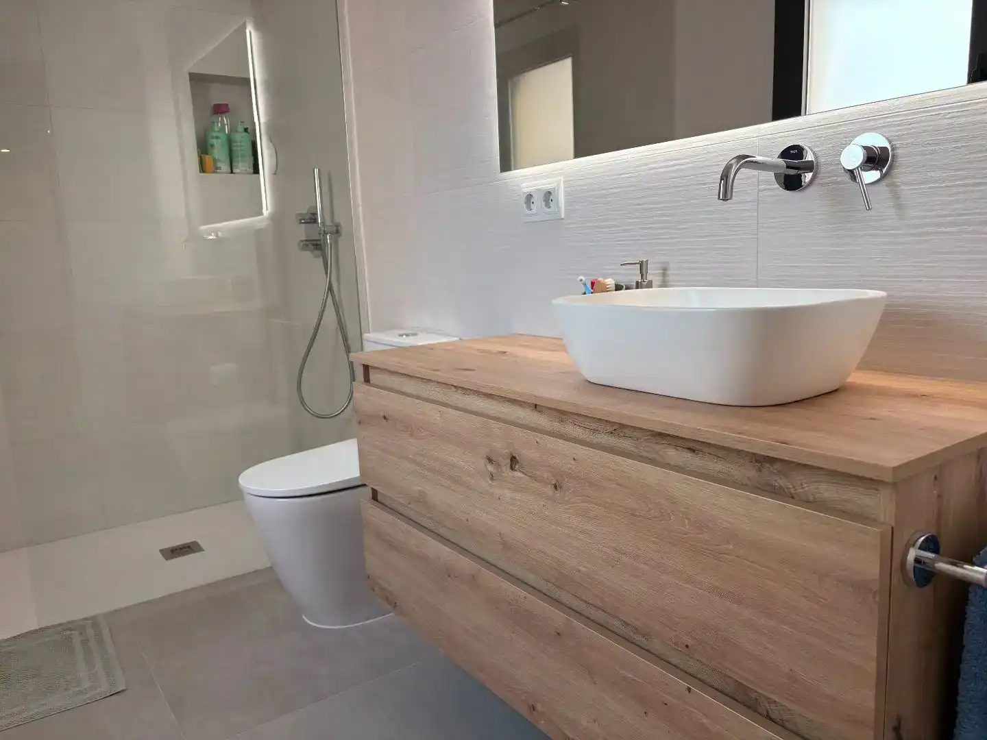 Bany de Casa o xalet en venda en Llinars del Vallès amb Aire condicionat i Piscina