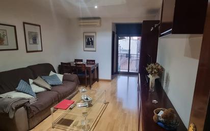 Living room of Flat for sale in Badalona  with Parquet flooring, Furnished and Oven