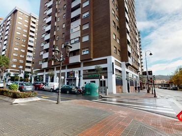 Local comercial en venta en Heliodoro de la Torre 1