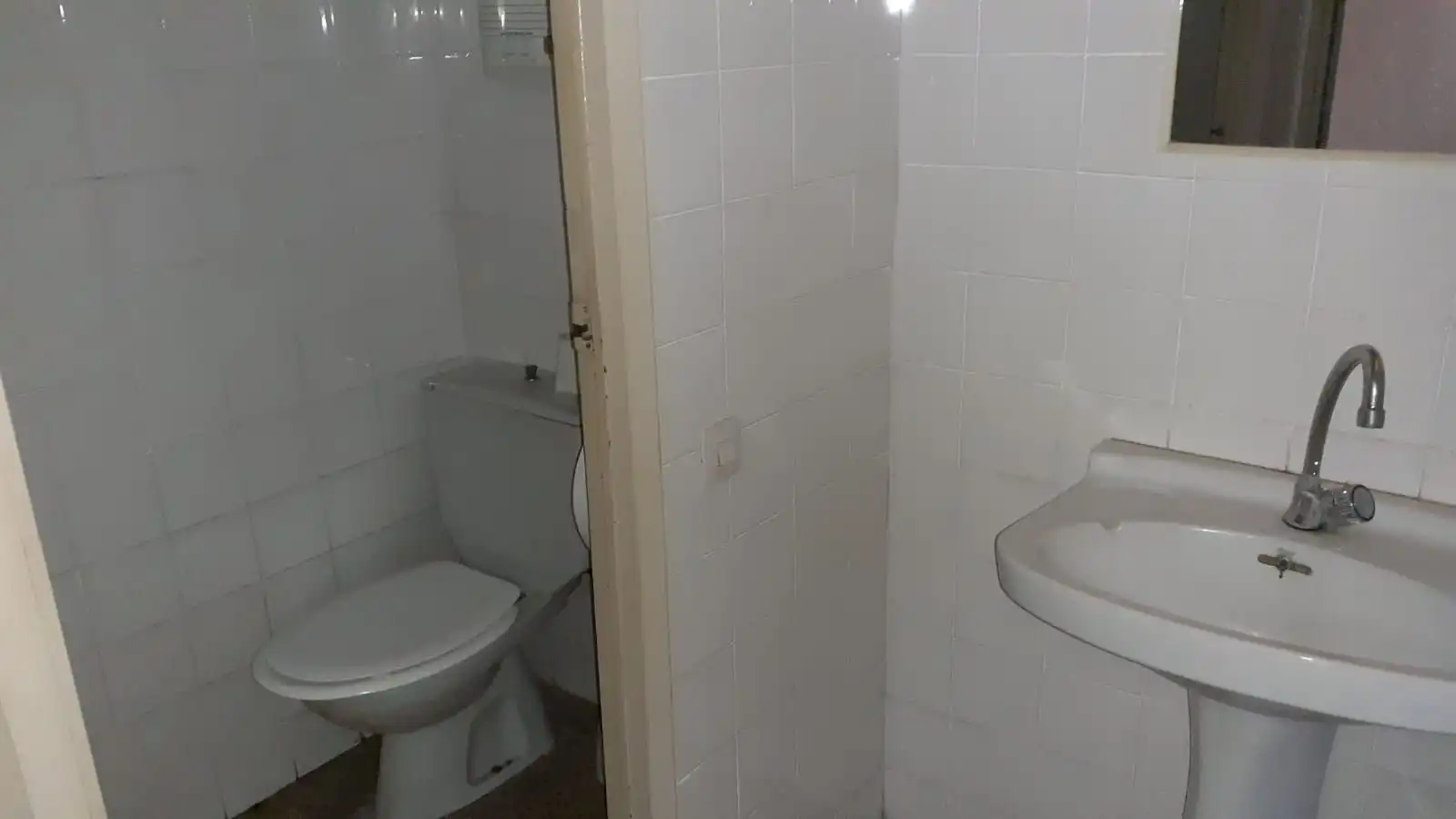 Bathroom of Industrial buildings for sale in Palau-solità i Plegamans