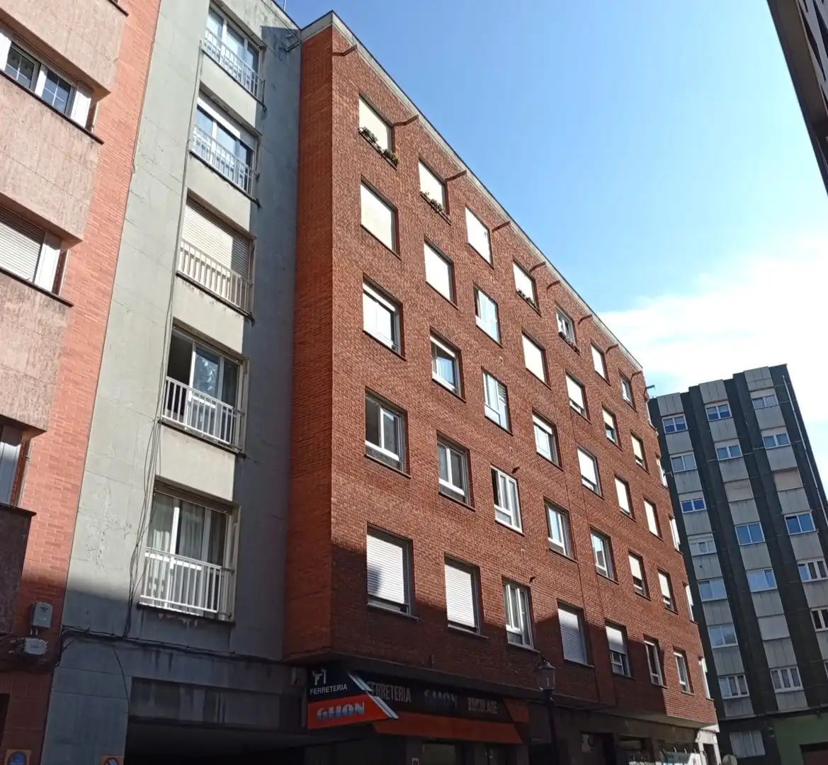 Vista exterior de Pis en venda en Gijón  amb Calefacció, Parquet i Traster