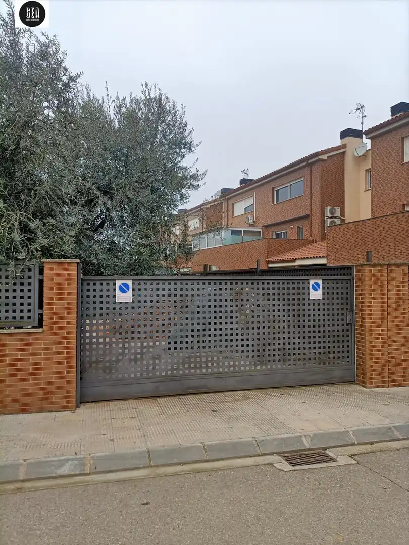 Parking de Casa o chalet en venta en Vilanova de Segrià con Aire acondicionado, Calefacción y Jardín privado