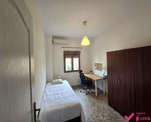 Bedroom of Flat to share in  Sevilla Capital  with Air Conditioner, Terrace and Furnished