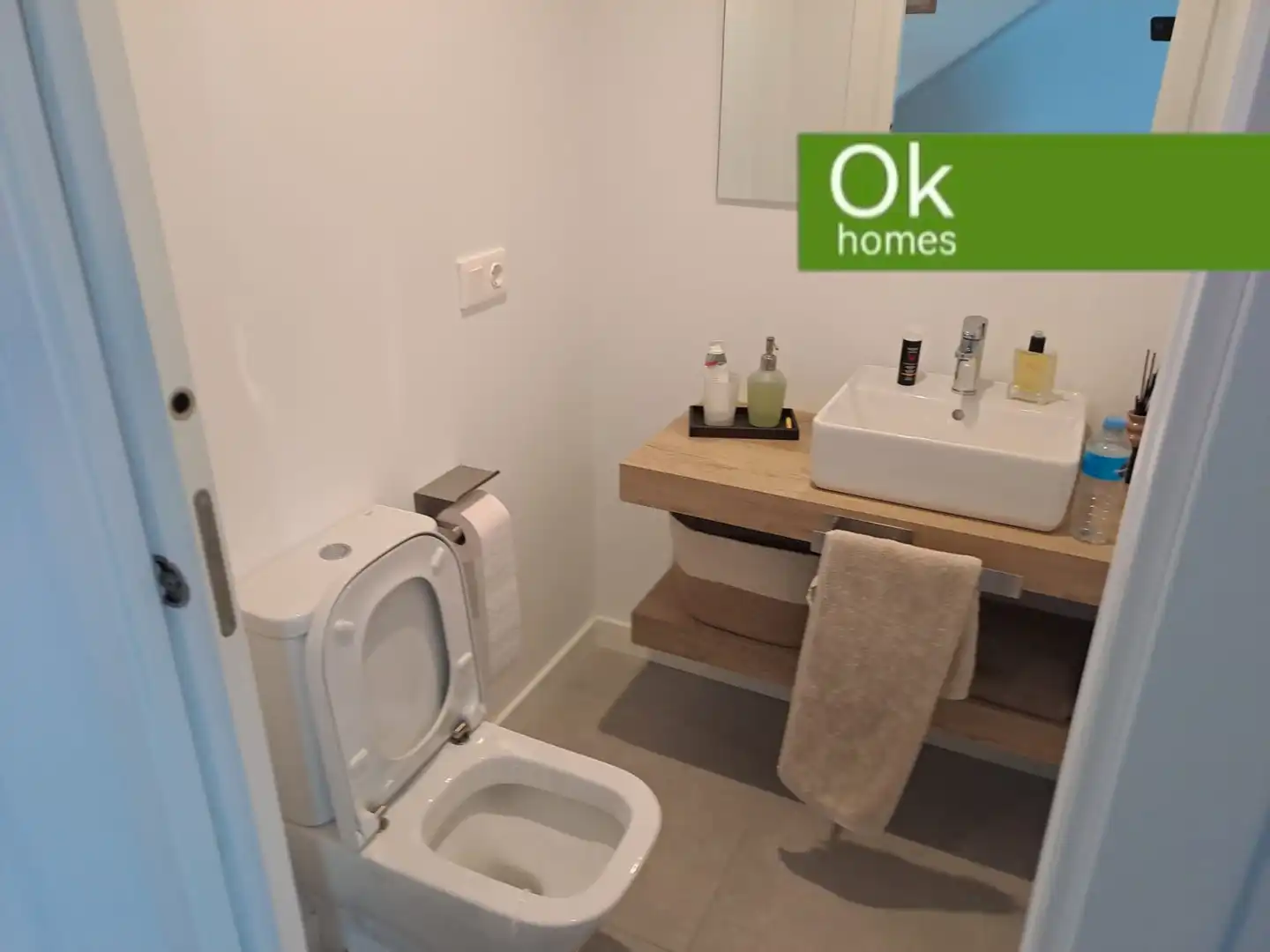 Baño de Casa adosada en venta en Oleiros con Calefacción, Parquet y Terraza
