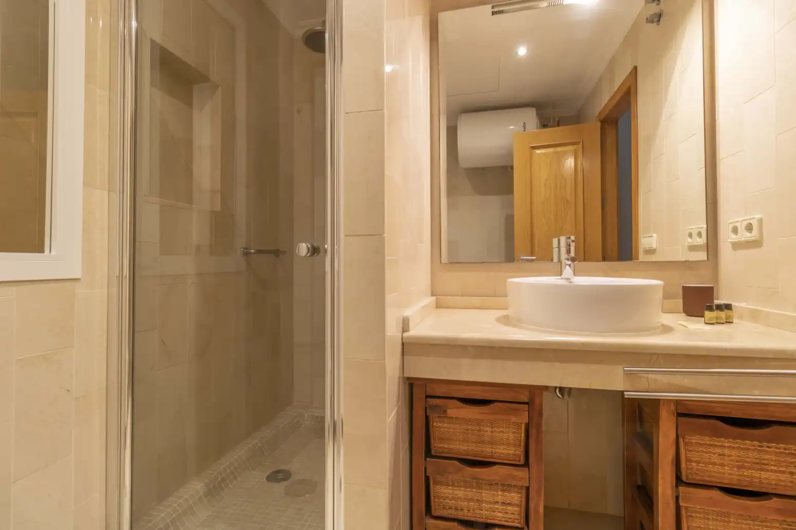Bathroom of Flat for sale in Sevilla  with Air Conditioner, Heating and Balcony