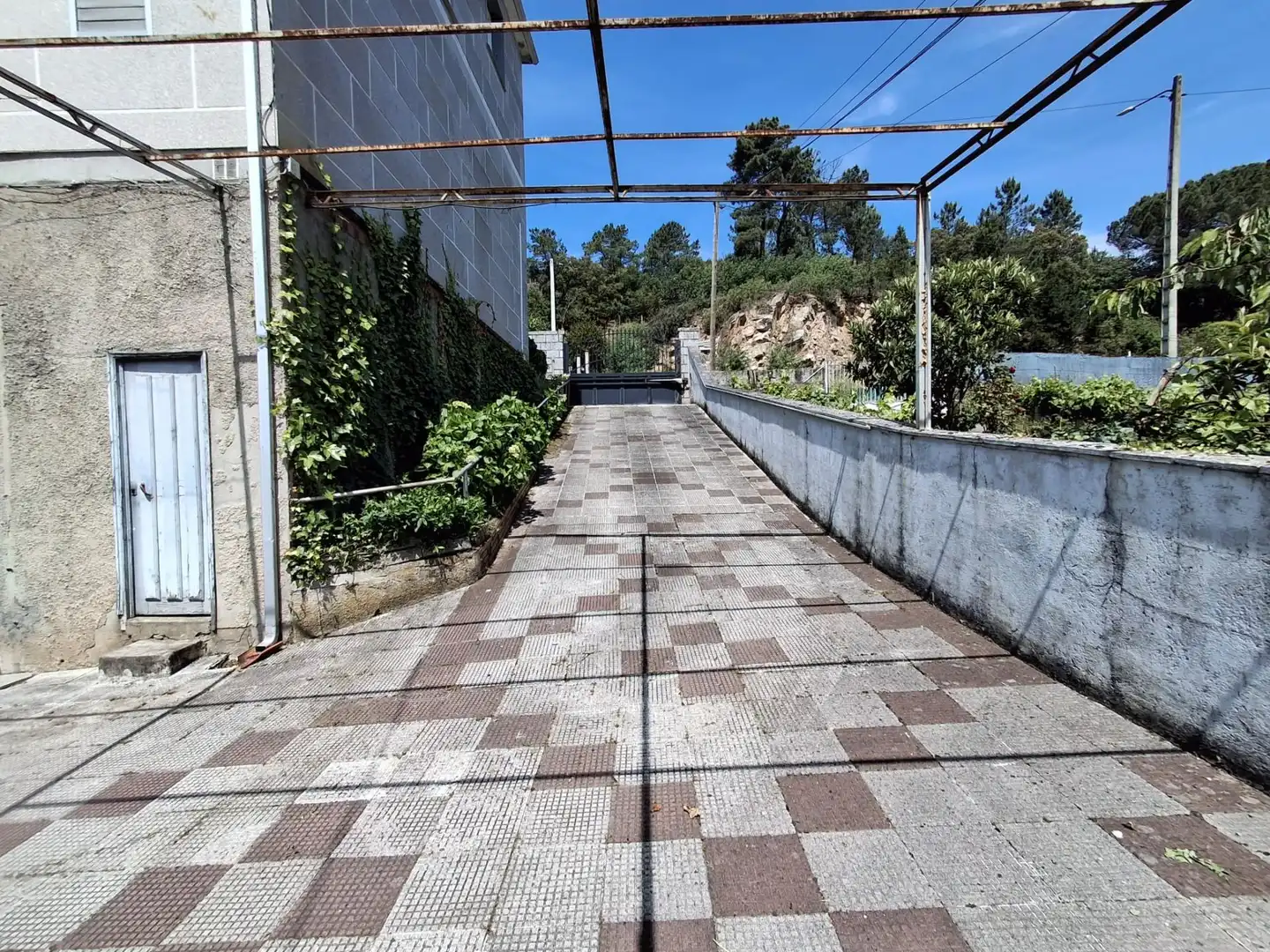 Parking of Houses for sale in Ourense Capital   with Air Conditioner, Heating and Private garden