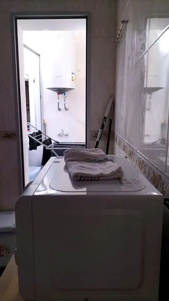 Bany de Pis de lloguer en Granada amb Aire condicionat i Moblat