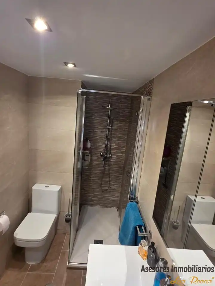 Badezimmer von Wohnung zum Verkauf in Madrid mit Klimaanlage, Heizung und Parkett