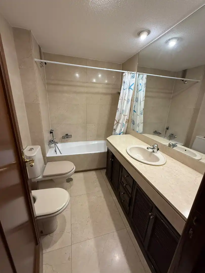 Badezimmer von Wohnung zur Miete in Madrid mit Heizung, Terrasse und Möbliert