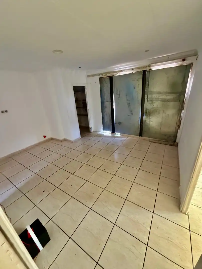 Wohnung zum Verkauf in Girona mit Balkon und Alarm