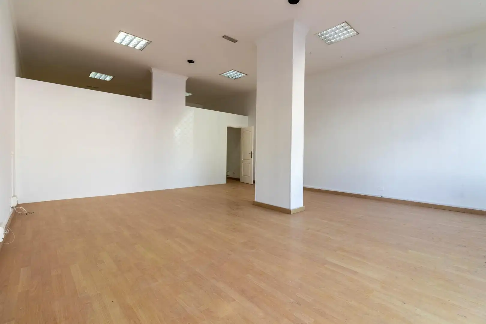 Business premises for sale in Calle de los Fondos de Segura, imagen 4