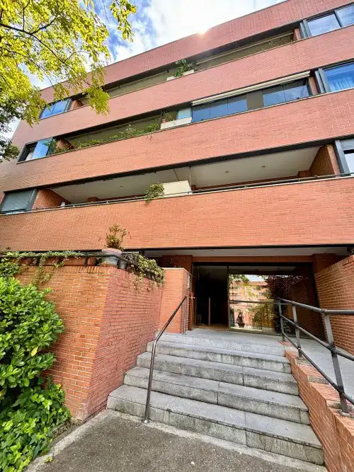 Außenansicht von Wohnung zur Miete in Madrid mit Heizung, Parkett und Terrasse