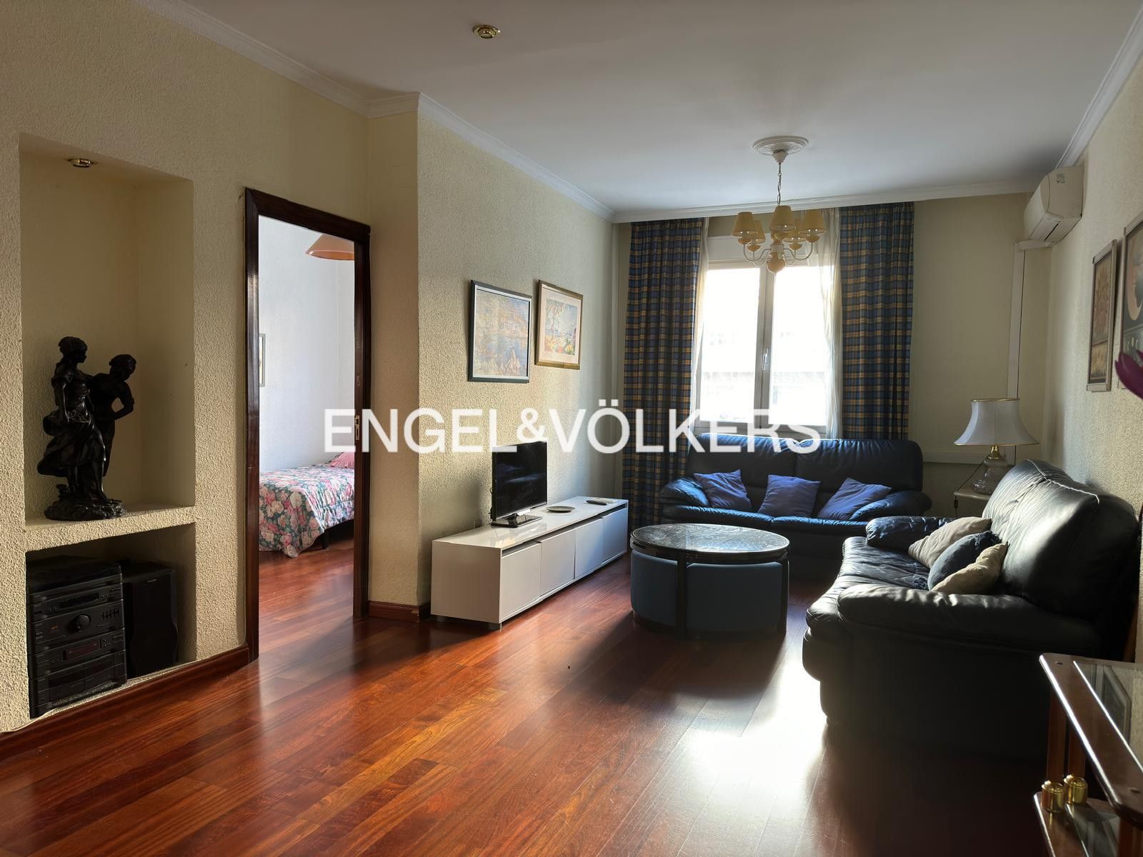 Living room of Apartment for sale in  Madrid Capital  with Air Conditioner and Heating