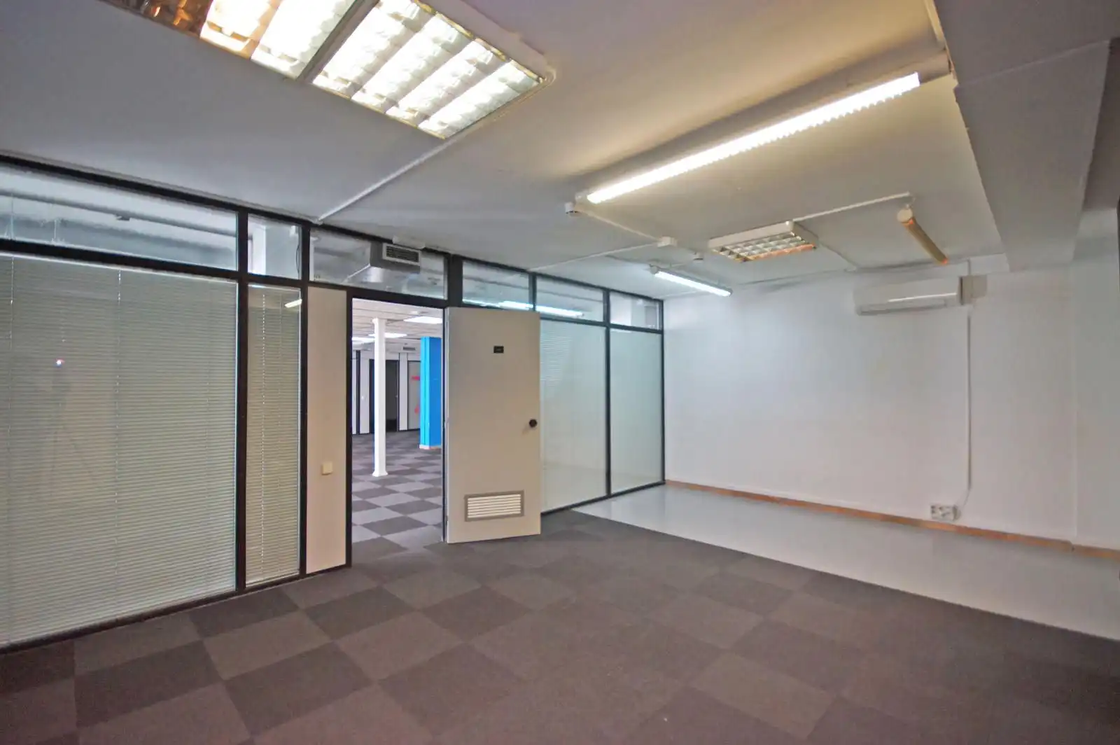 Business premises for sale in Calle Pallars 73, imagen 34